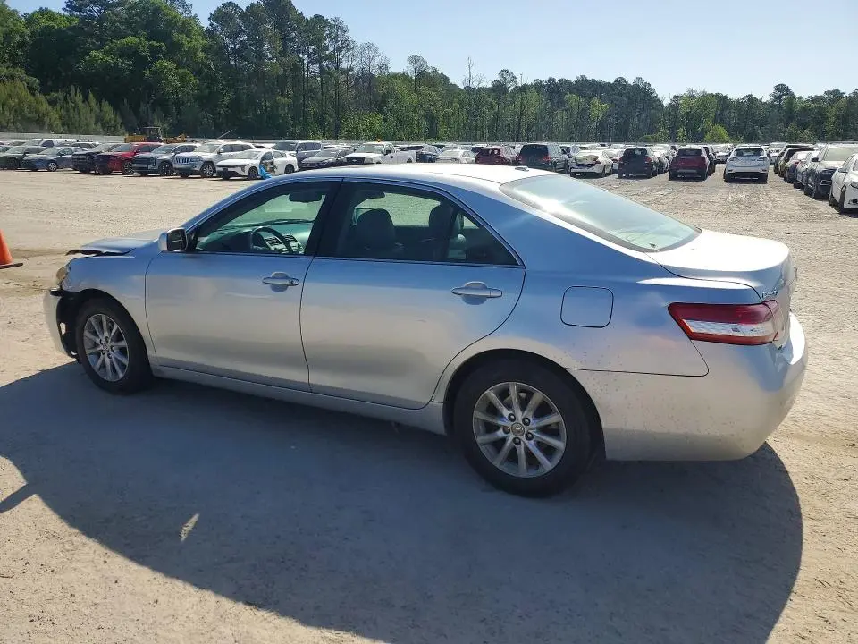2011 TOYOTA CAMRY XLE  