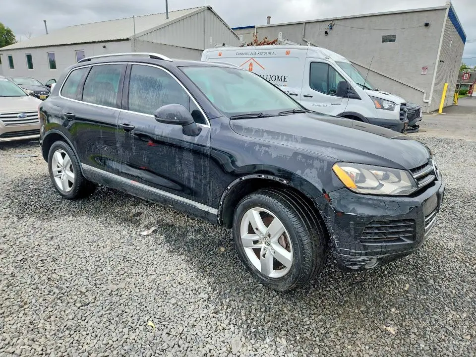 2011 VOLKSWAGEN TOUAREG V6  