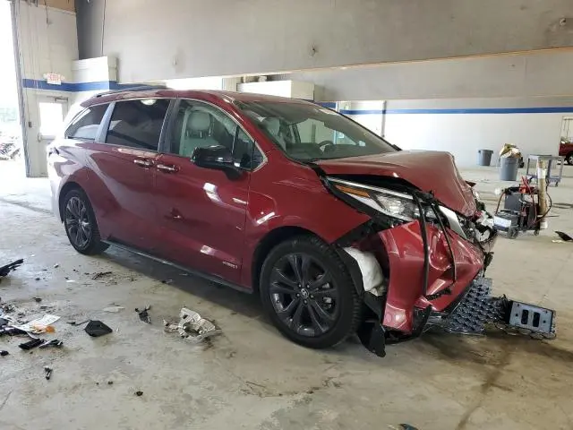 2021 TOYOTA SIENNA XSE  