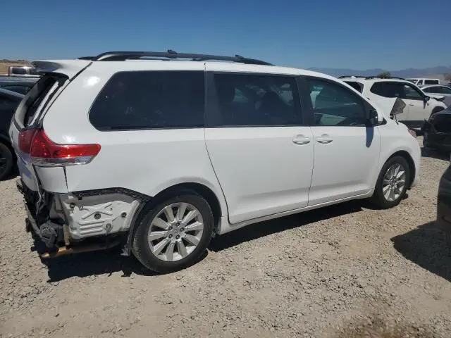 2013 TOYOTA SIENNA XLE  