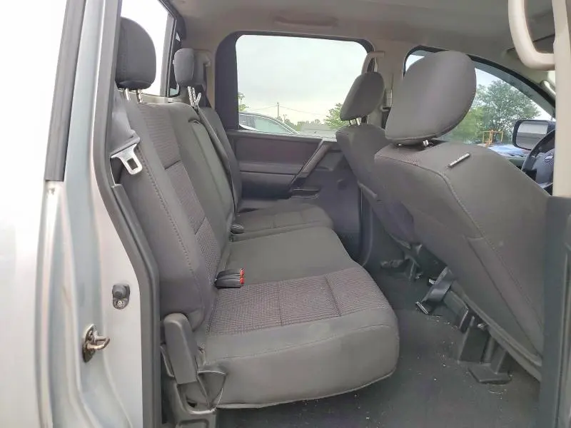 2010 NISSAN TITAN XE  
