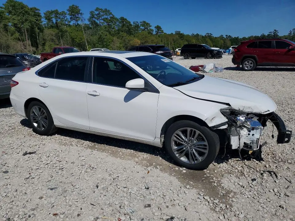 2016 TOYOTA CAMRY SE  