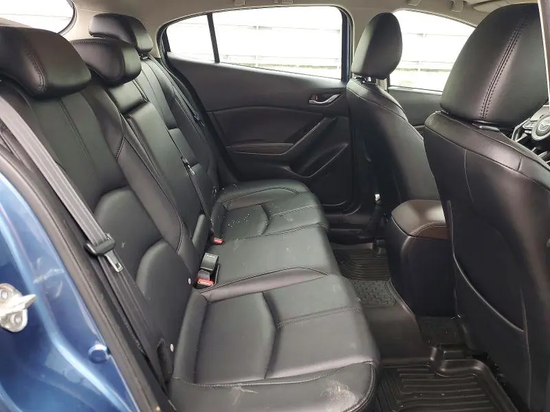 2018 MAZDA 3 TOURING  