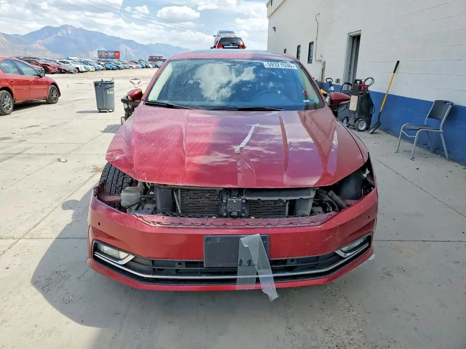 2017 VOLKSWAGEN PASSAT SE  