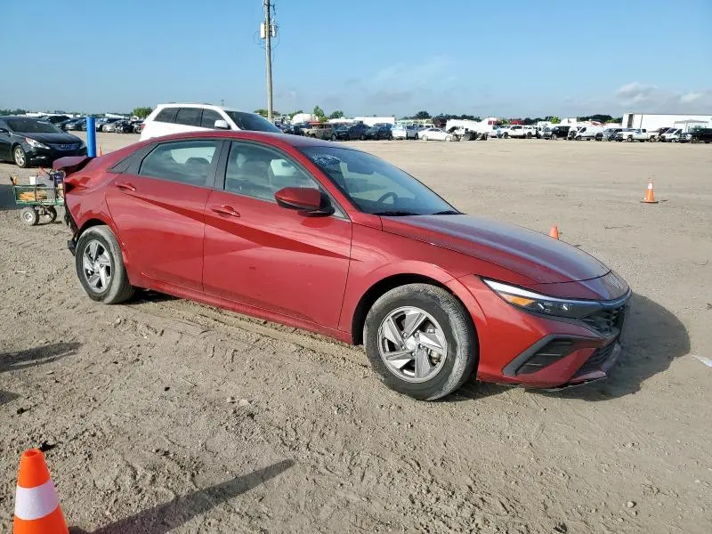 2024 HYUNDAI ELANTRA SE  