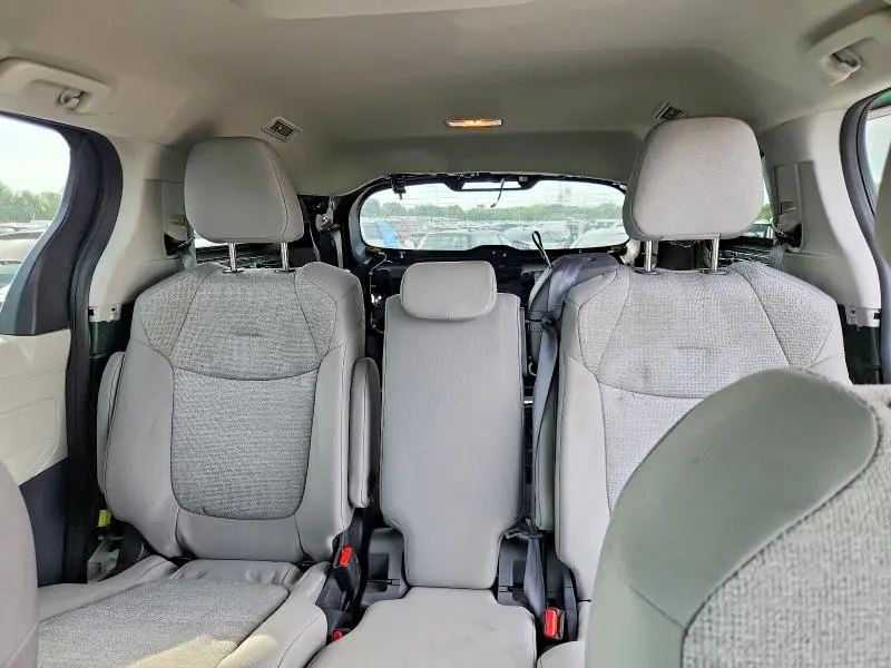 2024 TOYOTA SIENNA LE  