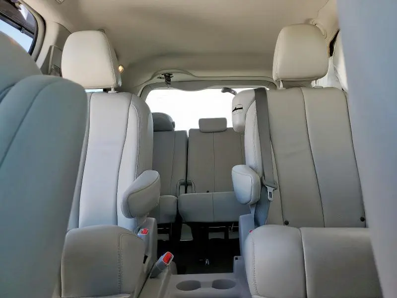 2014 TOYOTA SIENNA XLE  
