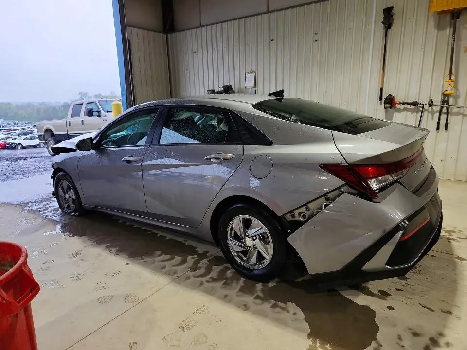 2024 HYUNDAI ELANTRA SE  