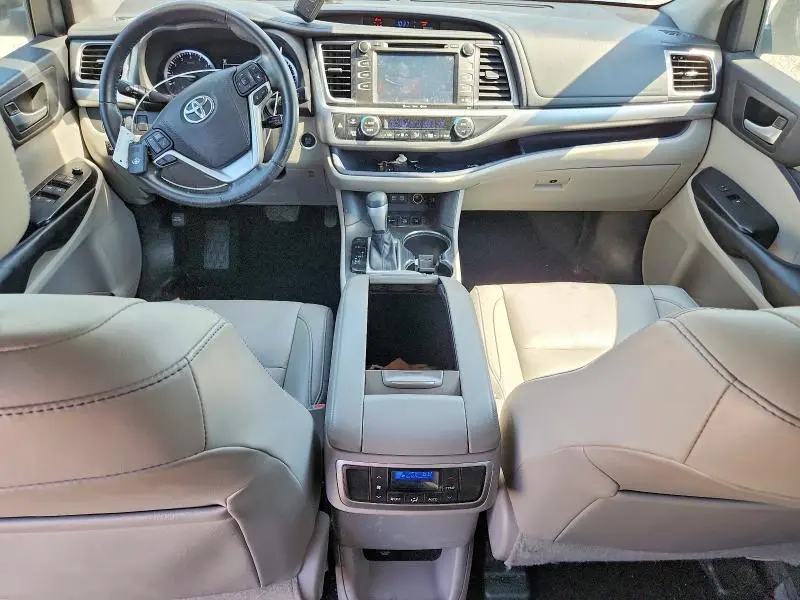 2017 TOYOTA HIGHLANDER XLE  