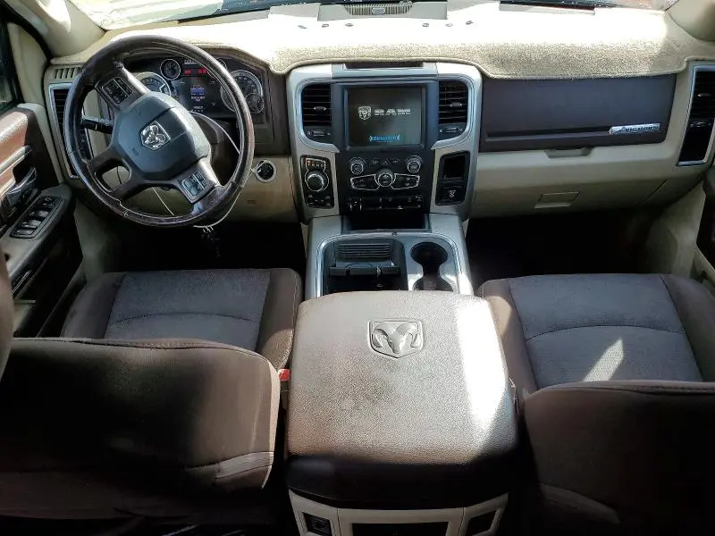 2016 RAM 1500 SLT  