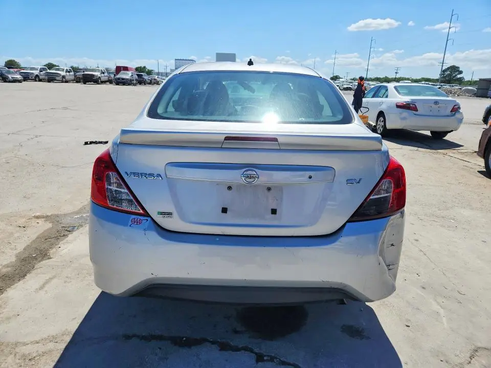 2018 NISSAN VERSA SV  