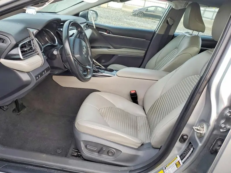 2019 TOYOTA CAMRY SE  