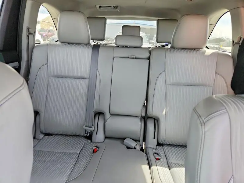 2017 TOYOTA HIGHLANDER LE PLUS  