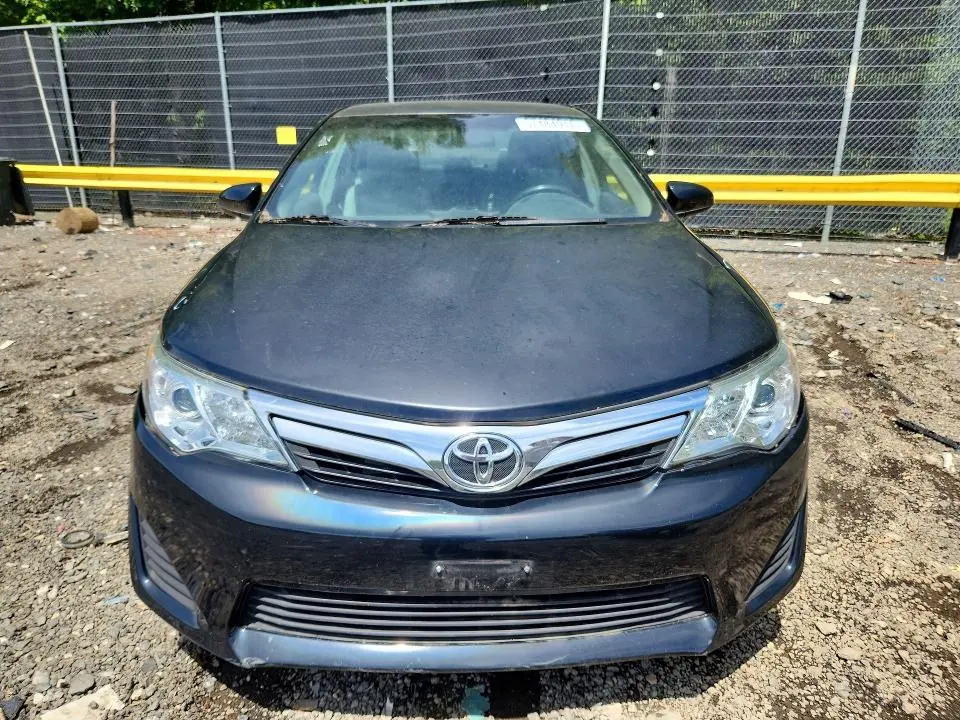 2013 TOYOTA CAMRY LE  