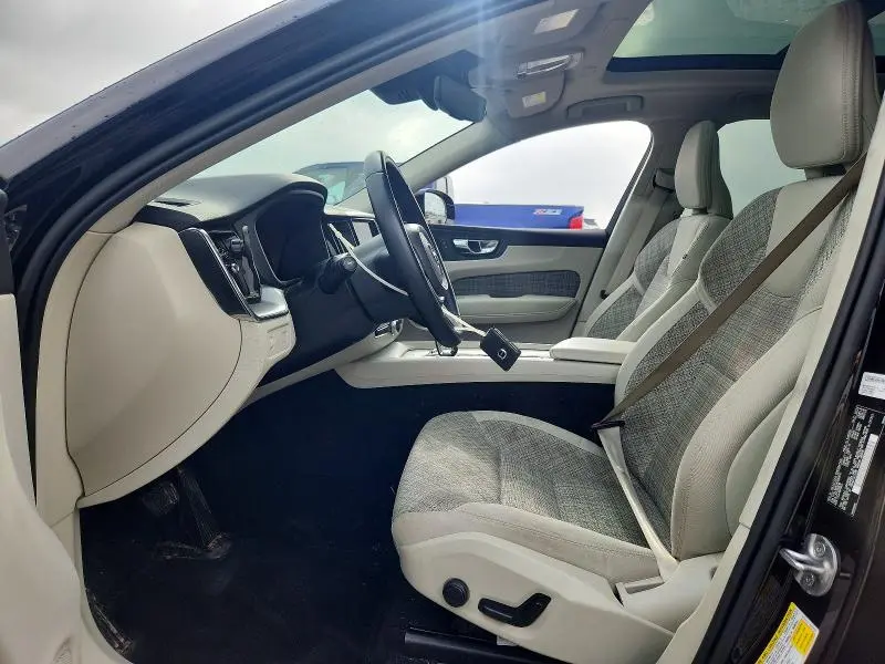 2022 VOLVO XC60 B5 MOMENTUM  