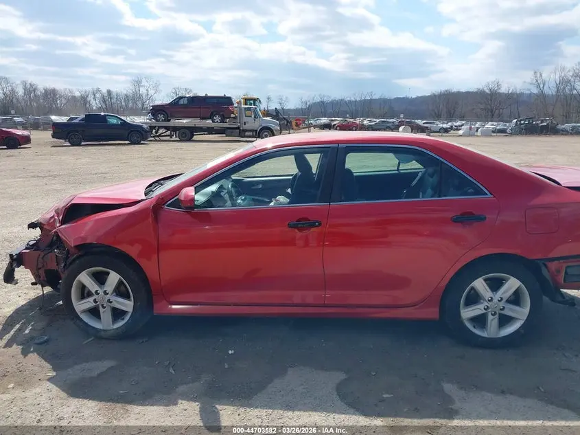 2012 TOYOTA CAMRY SE
