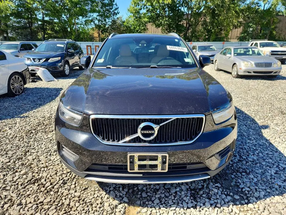 2019 VOLVO XC40 T5 MOMENTUM  