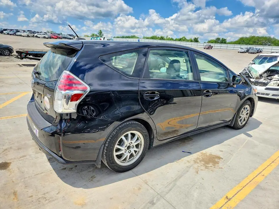 2017 TOYOTA PRIUS V FOUR  