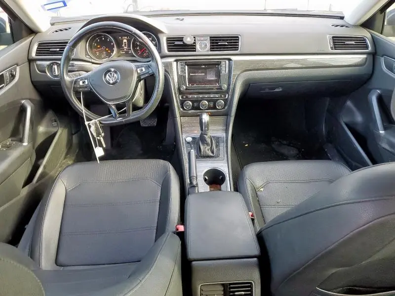2017 VOLKSWAGEN PASSAT SE  