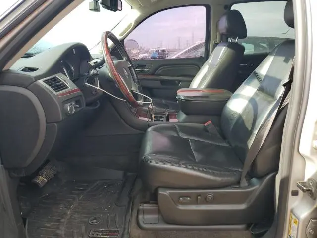 2010 CADILLAC ESCALADE LUXURY  