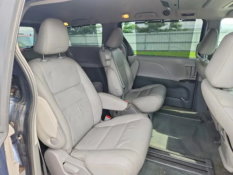 2017 TOYOTA SIENNA XLE PREMIUM 8-PASSENGER  