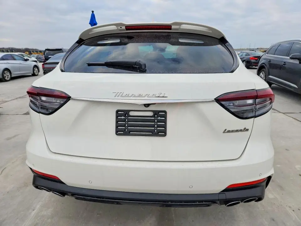 2024 MASERATI LEVANTE MODENA  