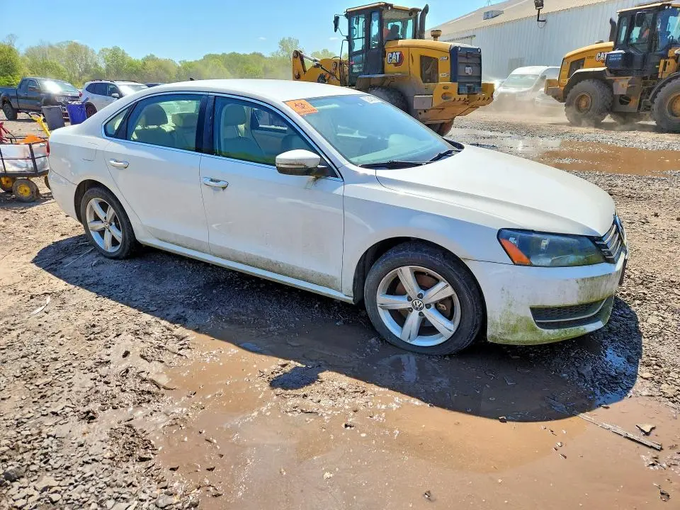 2013 VOLKSWAGEN PASSAT SE  