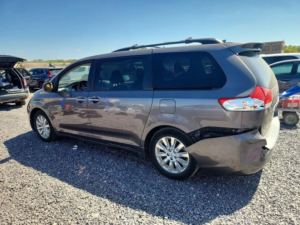 2011 TOYOTA SIENNA LIMITED 7-PASSENGER  