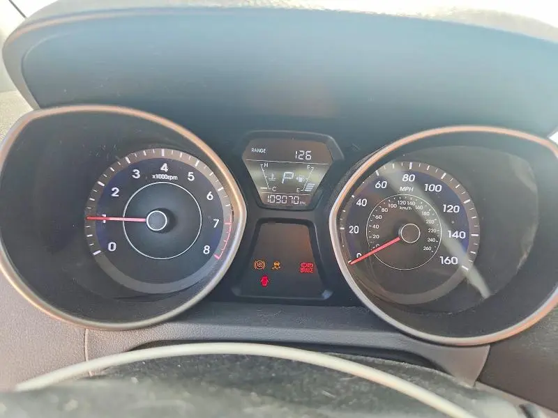 2014 HYUNDAI ELANTRA SE  