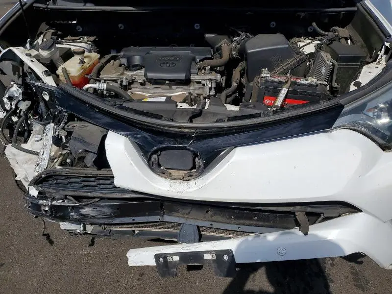 2016 TOYOTA RAV4 SE  