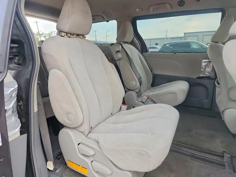 2011 TOYOTA SIENNA LE  
