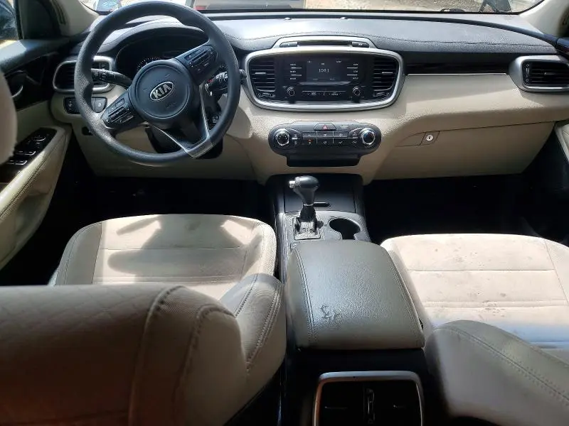 2017 KIA SORENTO LX V6  