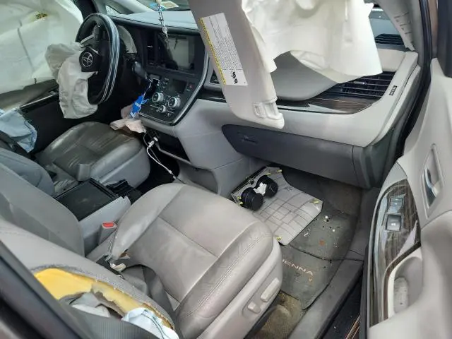 2015 TOYOTA SIENNA XLE  
