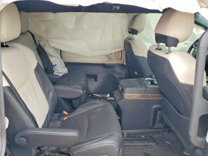 2025 TOYOTA SIENNA PLATINUM 7-PASSENGER  