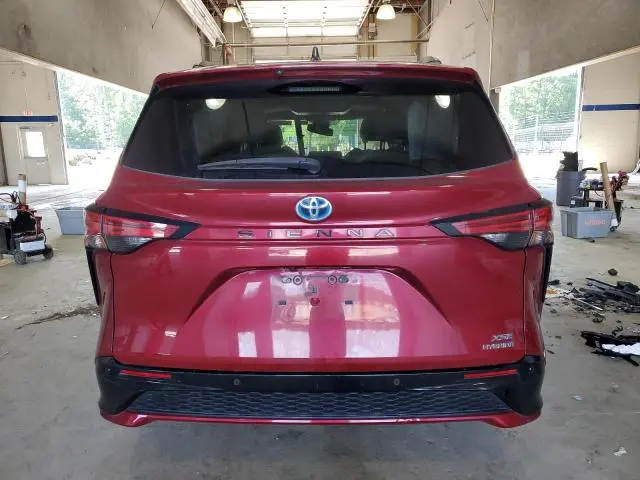 2021 TOYOTA SIENNA XSE  