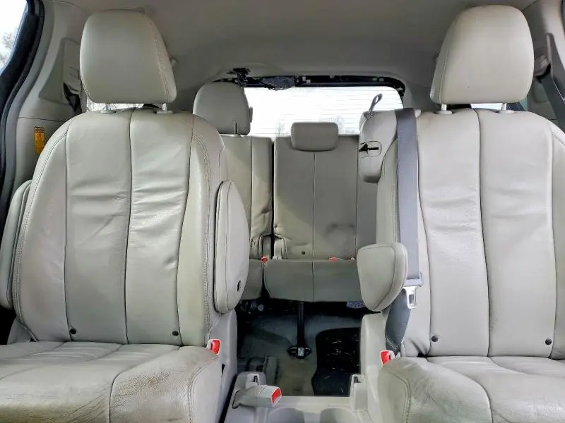 2014 TOYOTA SIENNA XLE 8-PASSENGER  
