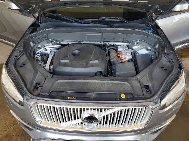 2017 VOLVO XC90 T8  