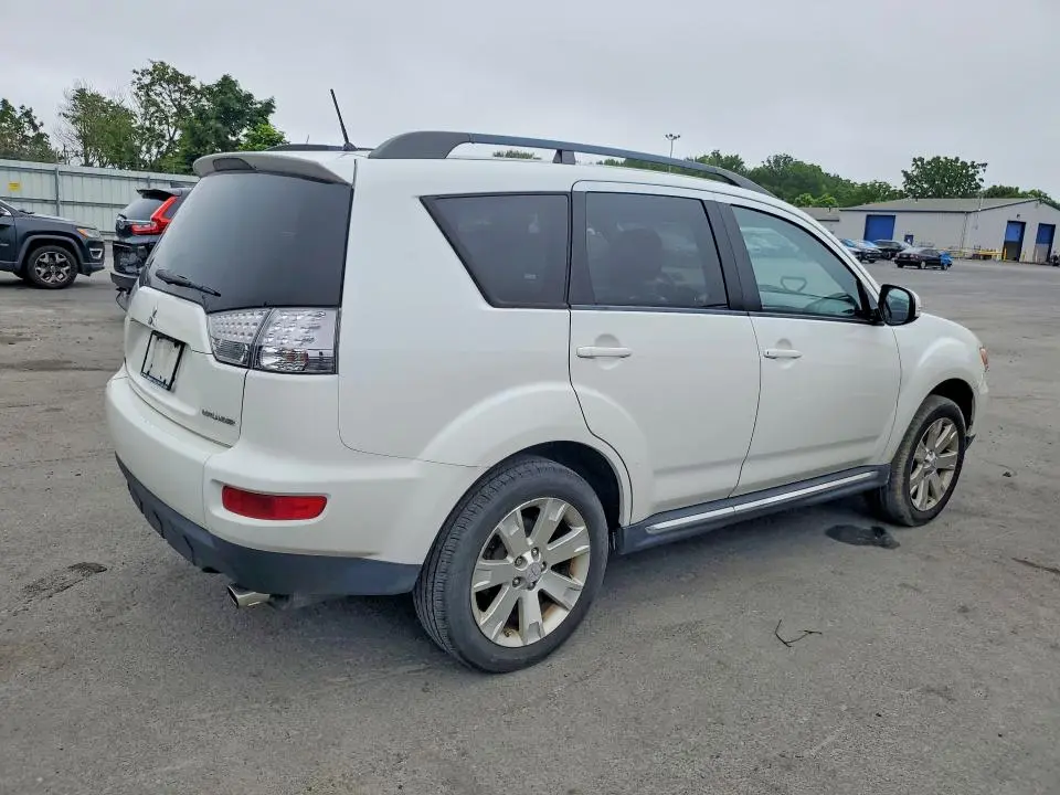 2013 MITSUBISHI OUTLANDER SE  