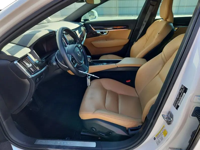 2020 VOLVO S90 T6 MOMENTUM  