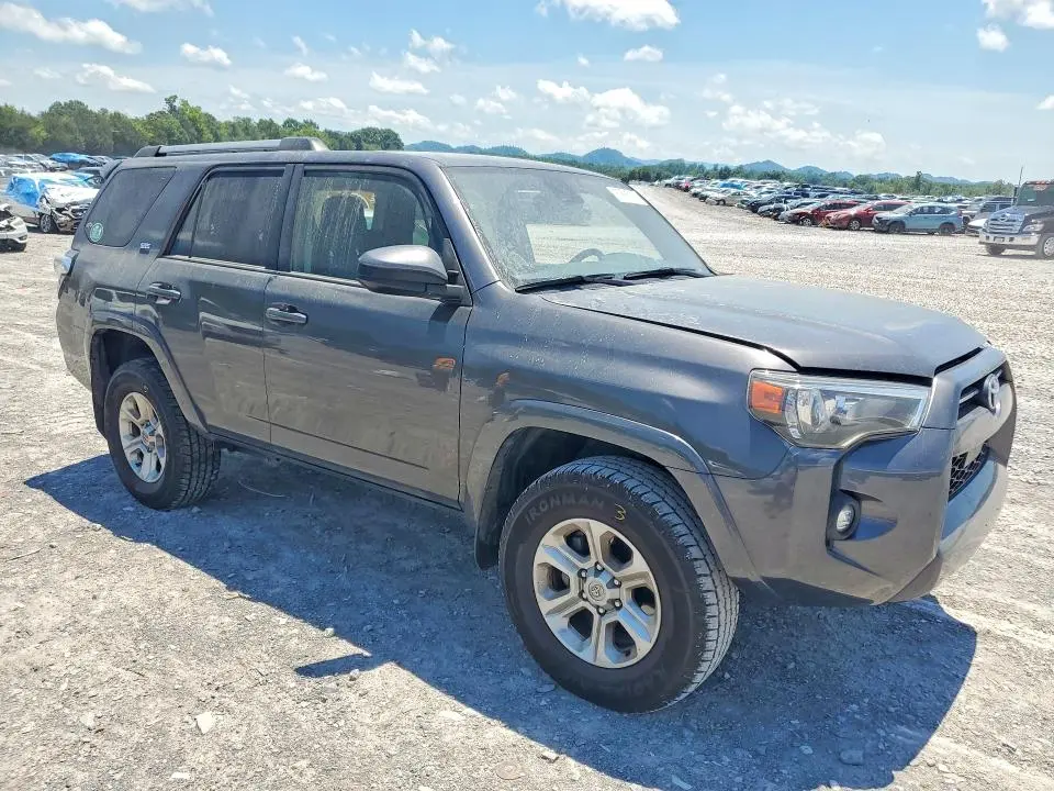 2022 TOYOTA 4RUNNER SR5  