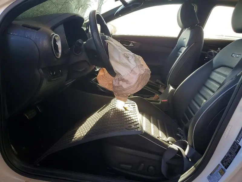 2024 KIA FORTE GT LINE  