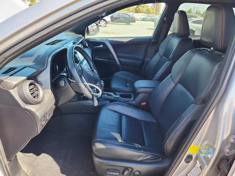 2016 TOYOTA RAV4 SE  