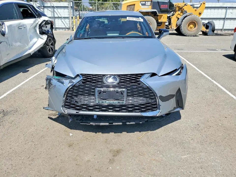 2022 LEXUS IS 300  