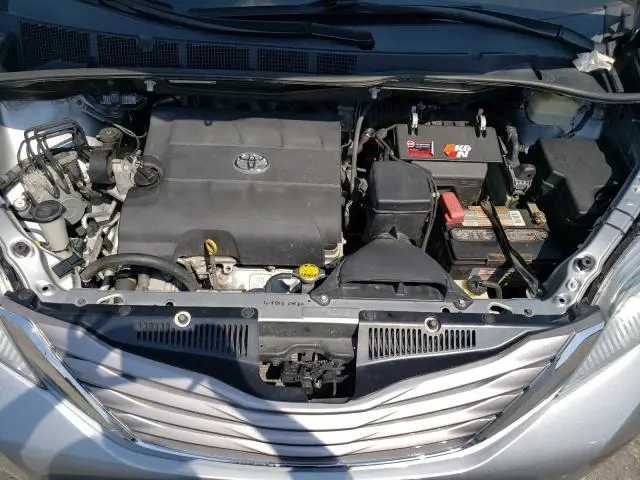 2015 TOYOTA SIENNA XLE  