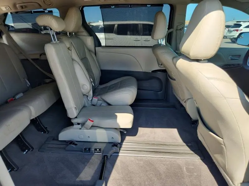2015 TOYOTA SIENNA LE  