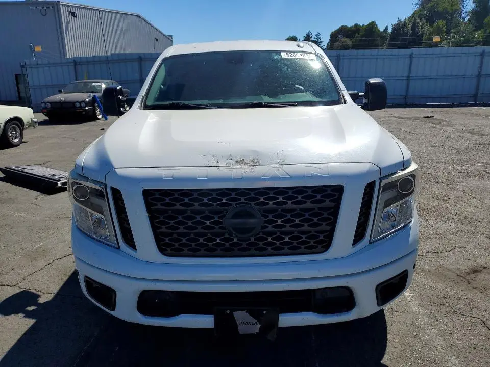 2017 NISSAN TITAN   