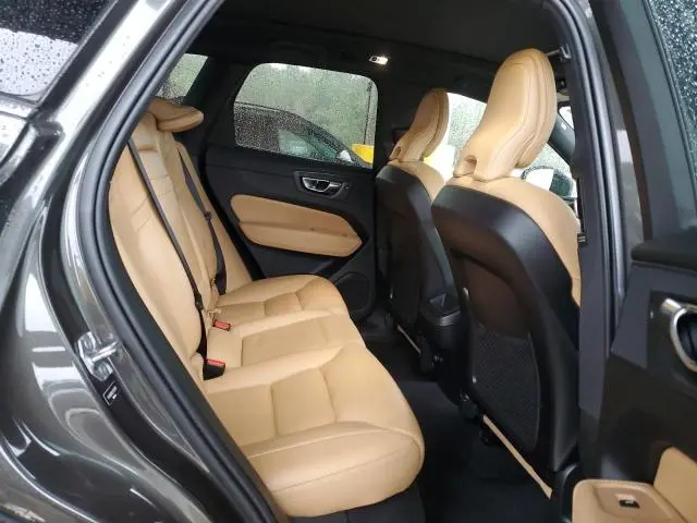 2020 VOLVO XC60 T5 MOMENTUM  