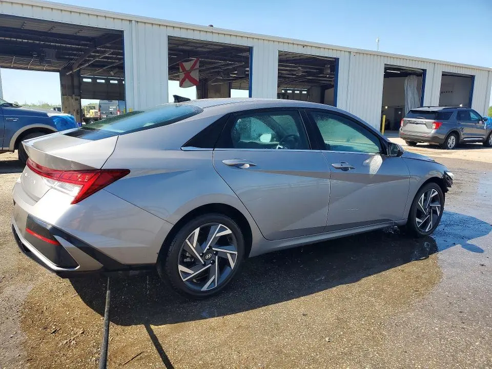 2025 HYUNDAI ELANTRA SEL  