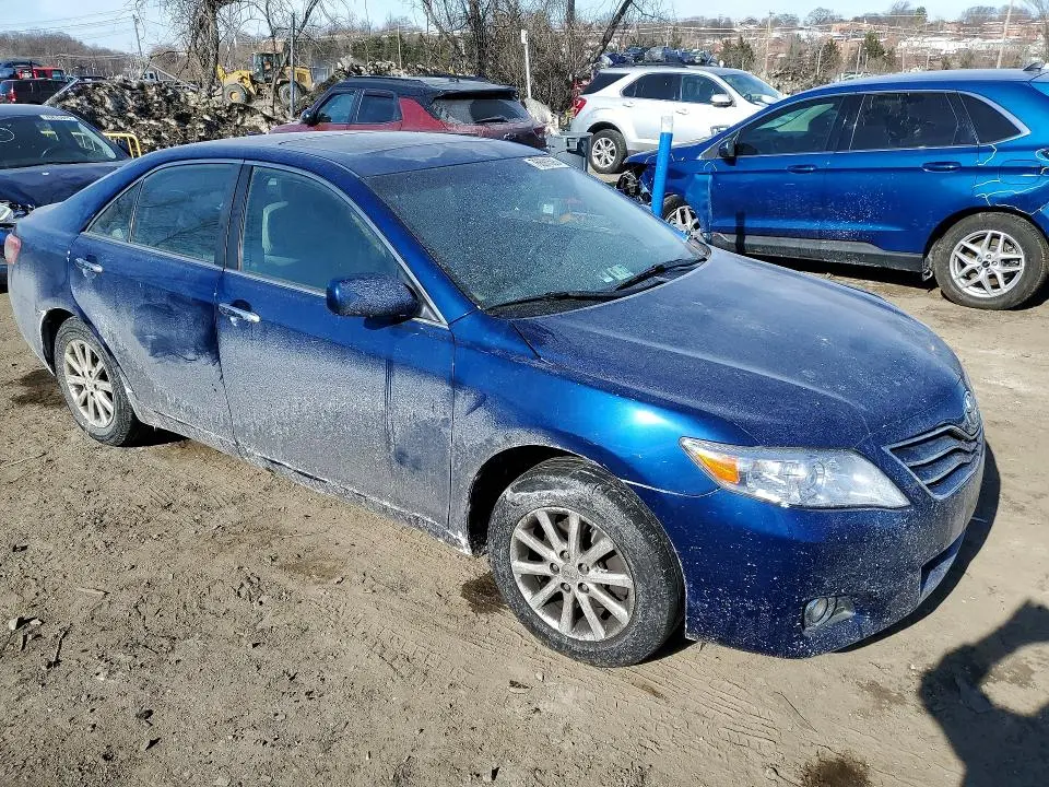 2011 TOYOTA CAMRY SE  