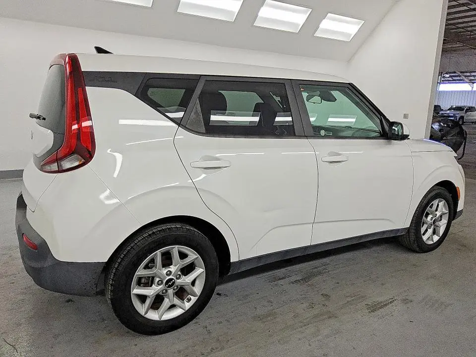 2022 KIA SOUL LX  